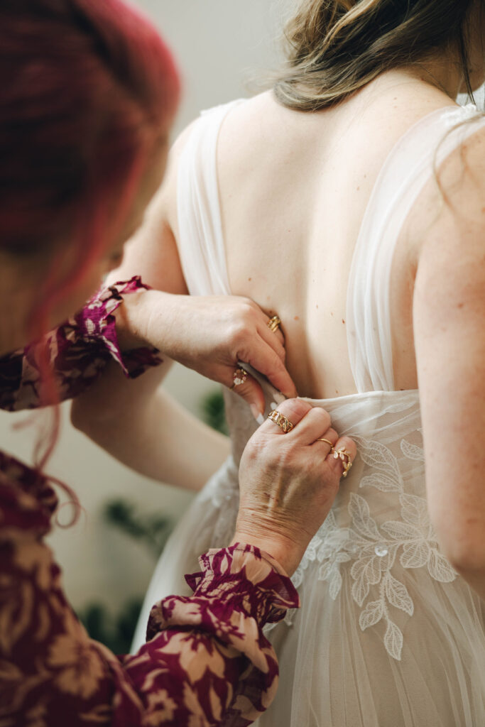 getting ready photos wedding day