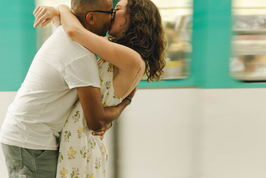 couples session in subway