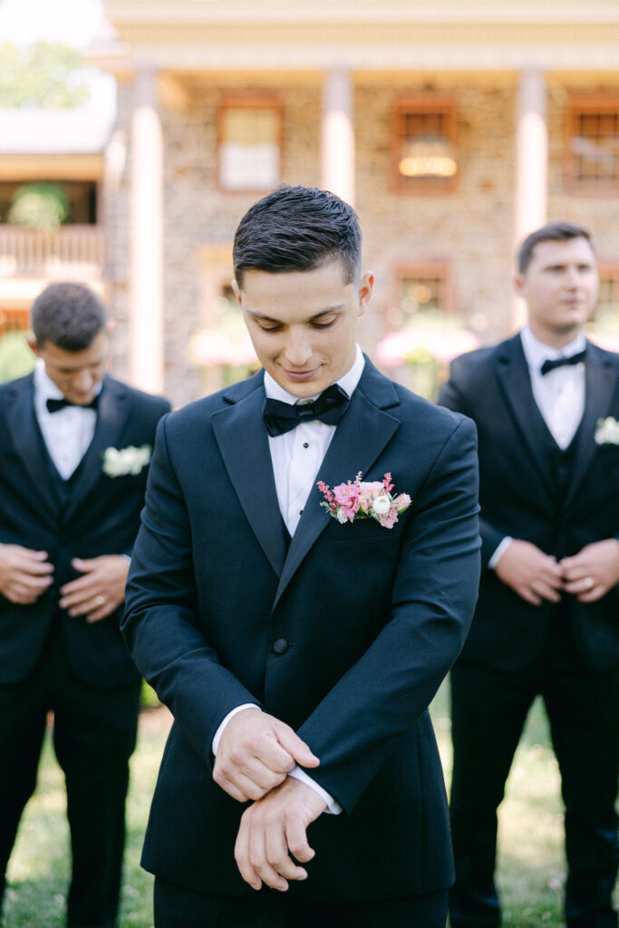 groomsmen portraits